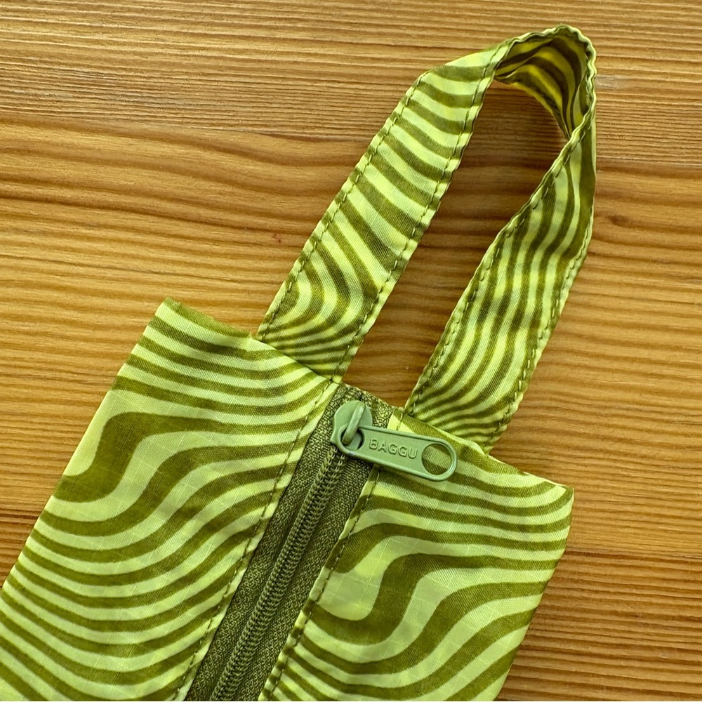 Baggu Small 3D Zip Pouch in Trippy Swirl